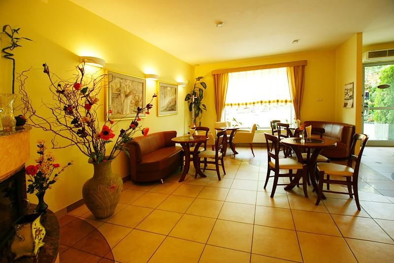 Отель Hotel Finezja Свидник-20